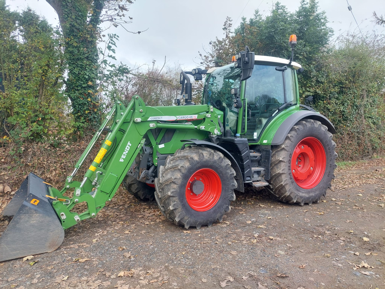 Farm tractor FENDT 312 VARIO: picture 9