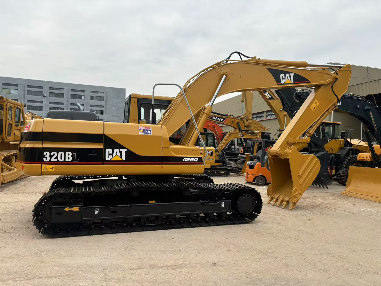 CATERPILLAR 320B - Crawler excavator: picture 3 CATERPILLAR 320B - Crawler excavator: picture 3