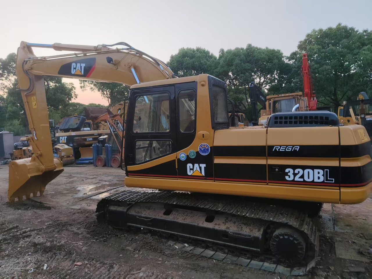 CATERPILLAR 320B - Crawler excavator: picture 1 CATERPILLAR 320B - Crawler excavator: picture 1