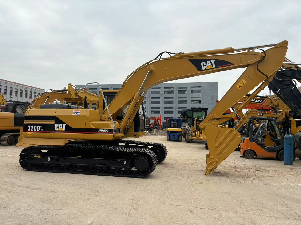 CATERPILLAR 320B - Crawler excavator: picture 5 CATERPILLAR 320B - Crawler excavator: picture 5