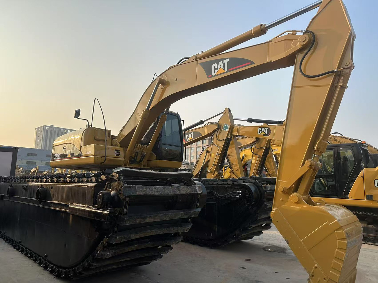 CATERPILLAR 320C - Amphibious excavator: picture 4 CATERPILLAR 320C - Amphibious excavator: picture 4