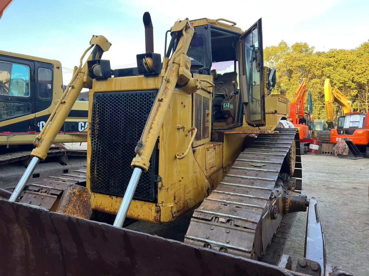 CATERPILLAR D6H - Bulldozer: picture 4 CATERPILLAR D6H - Bulldozer: picture 4