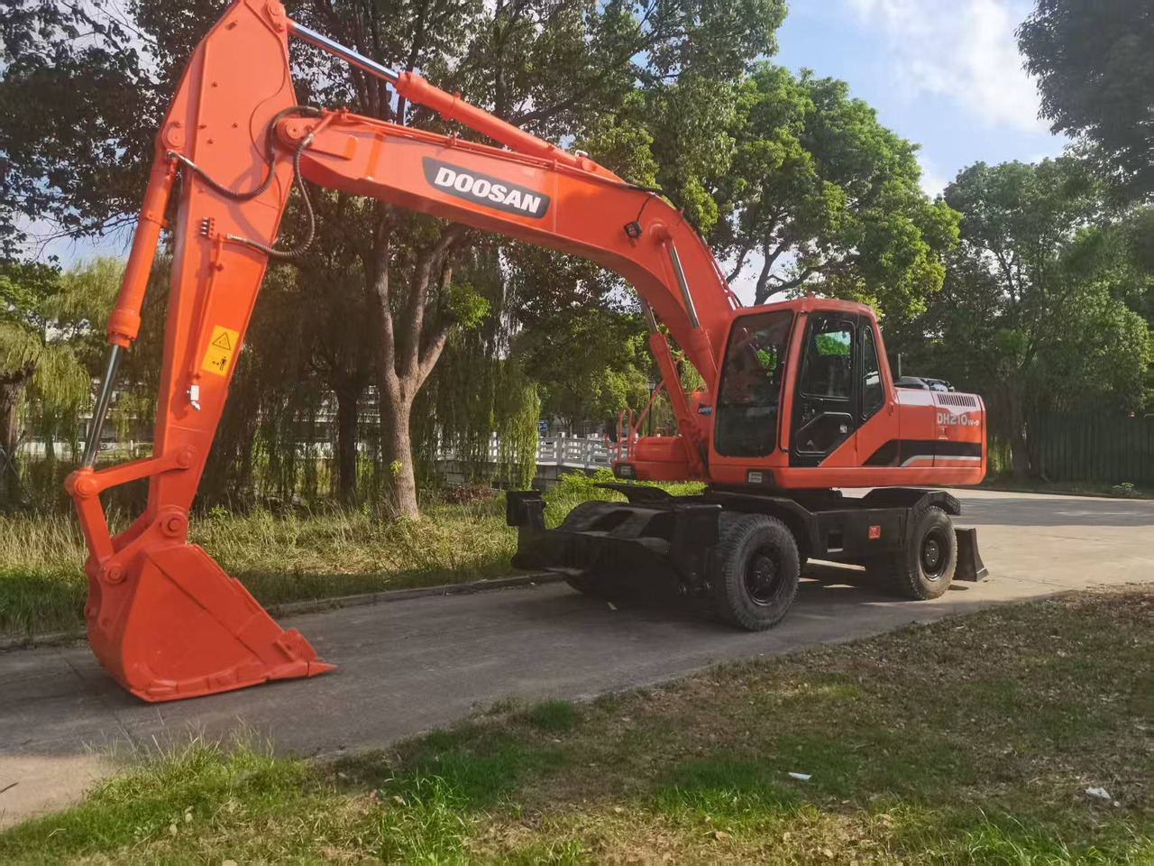 DOOSAN DH210W-9C - Wheel excavator: picture 2 DOOSAN DH210W-9C - Wheel excavator: picture 2