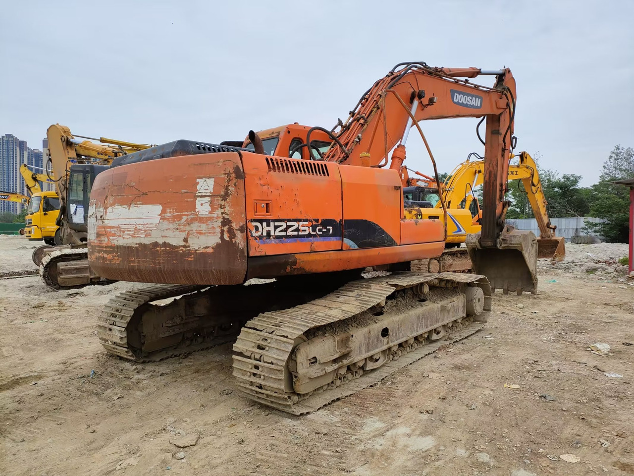 DOOSAN DH225LC-7 - Crawler excavator: picture 1 DOOSAN DH225LC-7 - Crawler excavator: picture 1