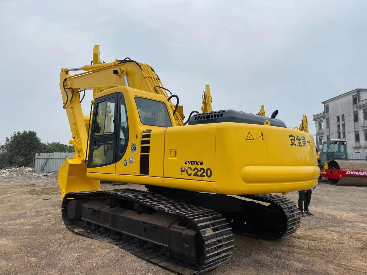 KOMATSU PC220-6 - Crawler excavator: picture 2 KOMATSU PC220-6 - Crawler excavator: picture 2