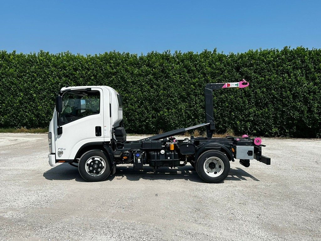 ISUZU P75 NUOVO SCARRABILE - Hook lift truck: picture 2 ISUZU P75 NUOVO SCARRABILE - Hook lift truck: picture 2