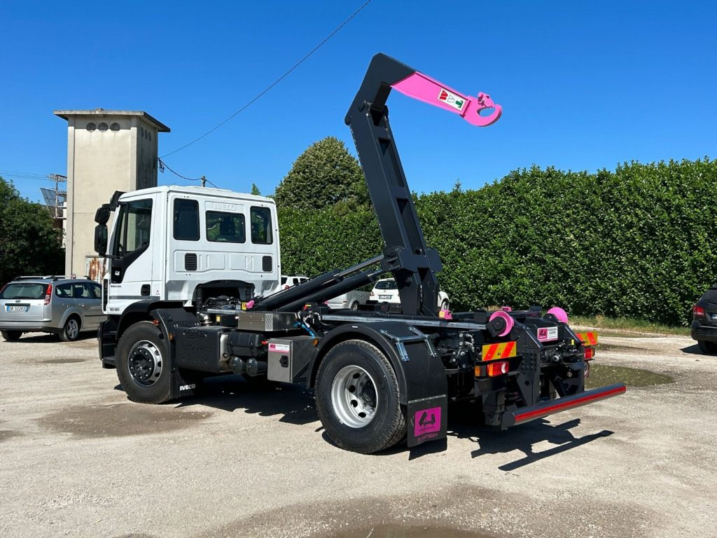 IVECO EUROCARGO 180E32K NUOVO SCARRABILE - Hook lift truck: picture 4 IVECO EUROCARGO 180E32K NUOVO SCARRABILE - Hook lift truck: picture 4