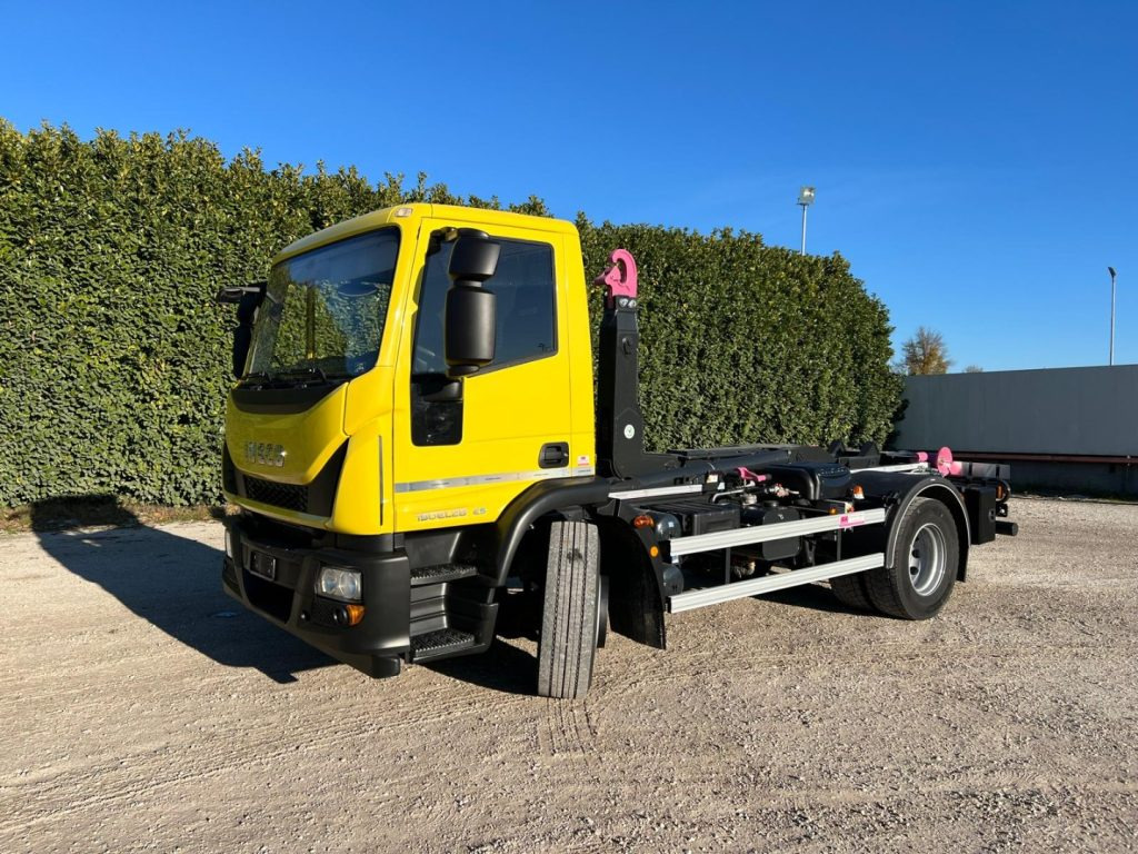 IVECO EUROCARGO 180EL28 SCARRABILE - Hook lift truck: picture 1 IVECO EUROCARGO 180EL28 SCARRABILE - Hook lift truck: picture 1
