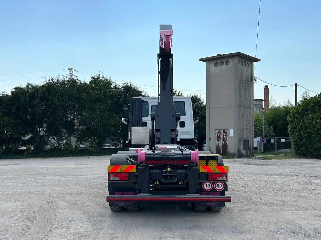 IVECO TRAKKER T-WAY AD380T NUOVO SCARRABILE - Hook lift truck: picture 4 IVECO TRAKKER T-WAY AD380T NUOVO SCARRABILE - Hook lift truck: picture 4