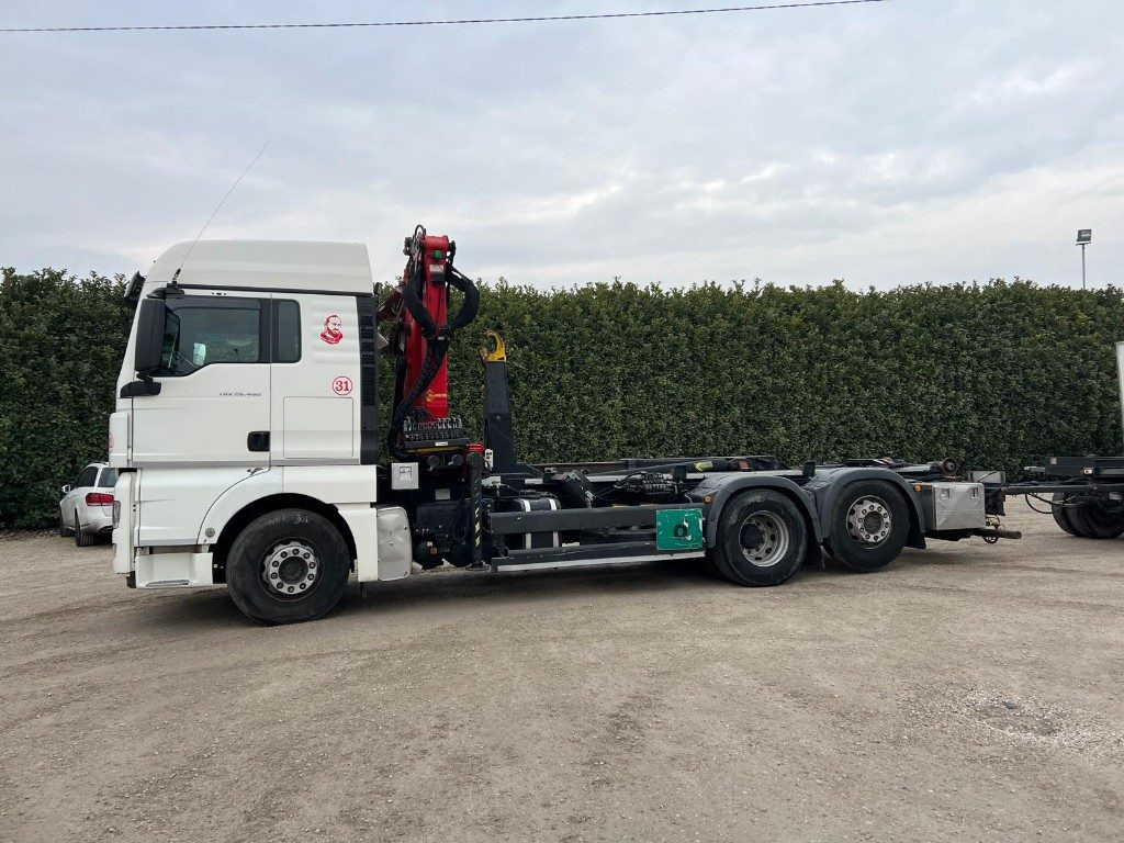 MAN TGX 26.480 SCARRABILE CON GRU - Hook lift truck, Crane truck: picture 3 MAN TGX 26.480 SCARRABILE CON GRU - Hook lift truck, Crane truck: picture 3