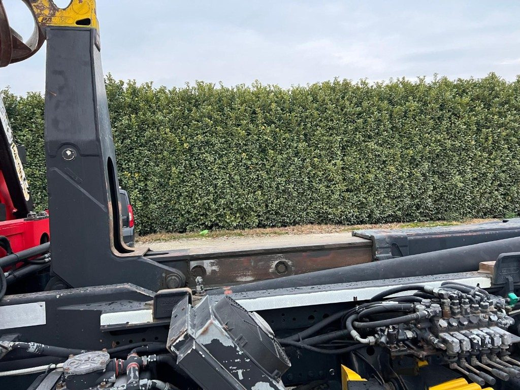 Hook lift truck MAN TGX 26.480 SCARRABILE CON GRU: picture 10 Hook lift truck MAN TGX 26.480 SCARRABILE CON GRU: picture 10