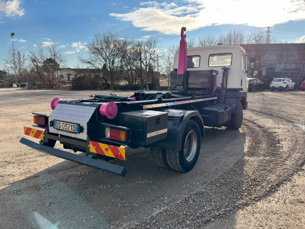 NISSAN 130/115 SCARRABILE - Hook lift truck: picture 4 NISSAN 130/115 SCARRABILE - Hook lift truck: picture 4