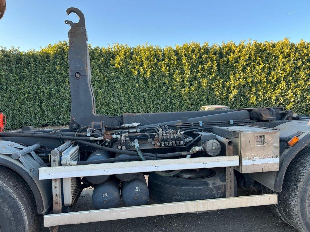 Hook lift truck SCANIA CV R124 SCARRABILE CON GRU E POLIPO: picture 11