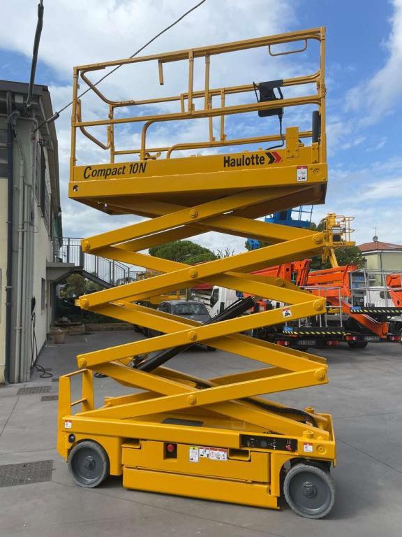 Haulotte COMPACT 10N - Scissor lift: picture 1 Haulotte COMPACT 10N - Scissor lift: picture 1