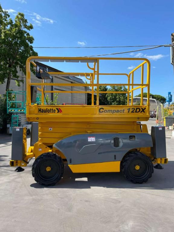 Haulotte COMPACT 12DX - Scissor lift: picture 1 Haulotte COMPACT 12DX - Scissor lift: picture 1