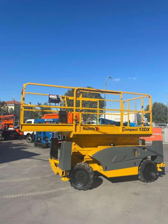 Haulotte COMPACT 12DX - Scissor lift: picture 1 Haulotte COMPACT 12DX - Scissor lift: picture 1