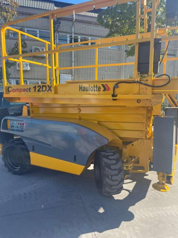 Haulotte COMPACT 12DX - Scissor lift: picture 3 Haulotte COMPACT 12DX - Scissor lift: picture 3