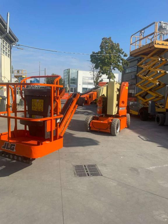 JLG E300AJP - Articulated boom: picture 1 JLG E300AJP - Articulated boom: picture 1