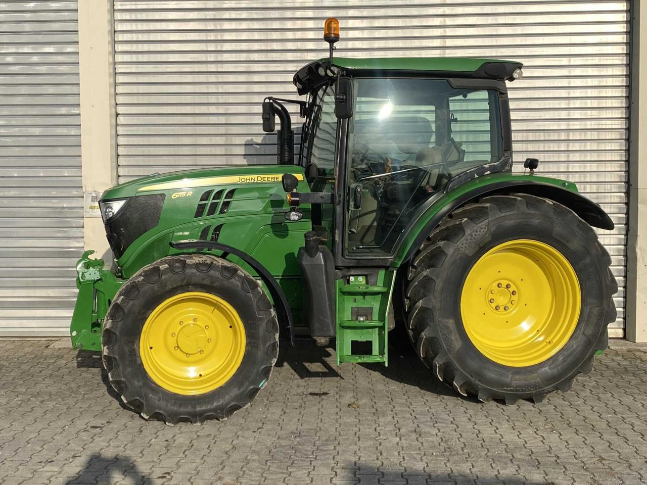 John Deere 6115R - Farm tractor: picture 2 John Deere 6115R - Farm tractor: picture 2
