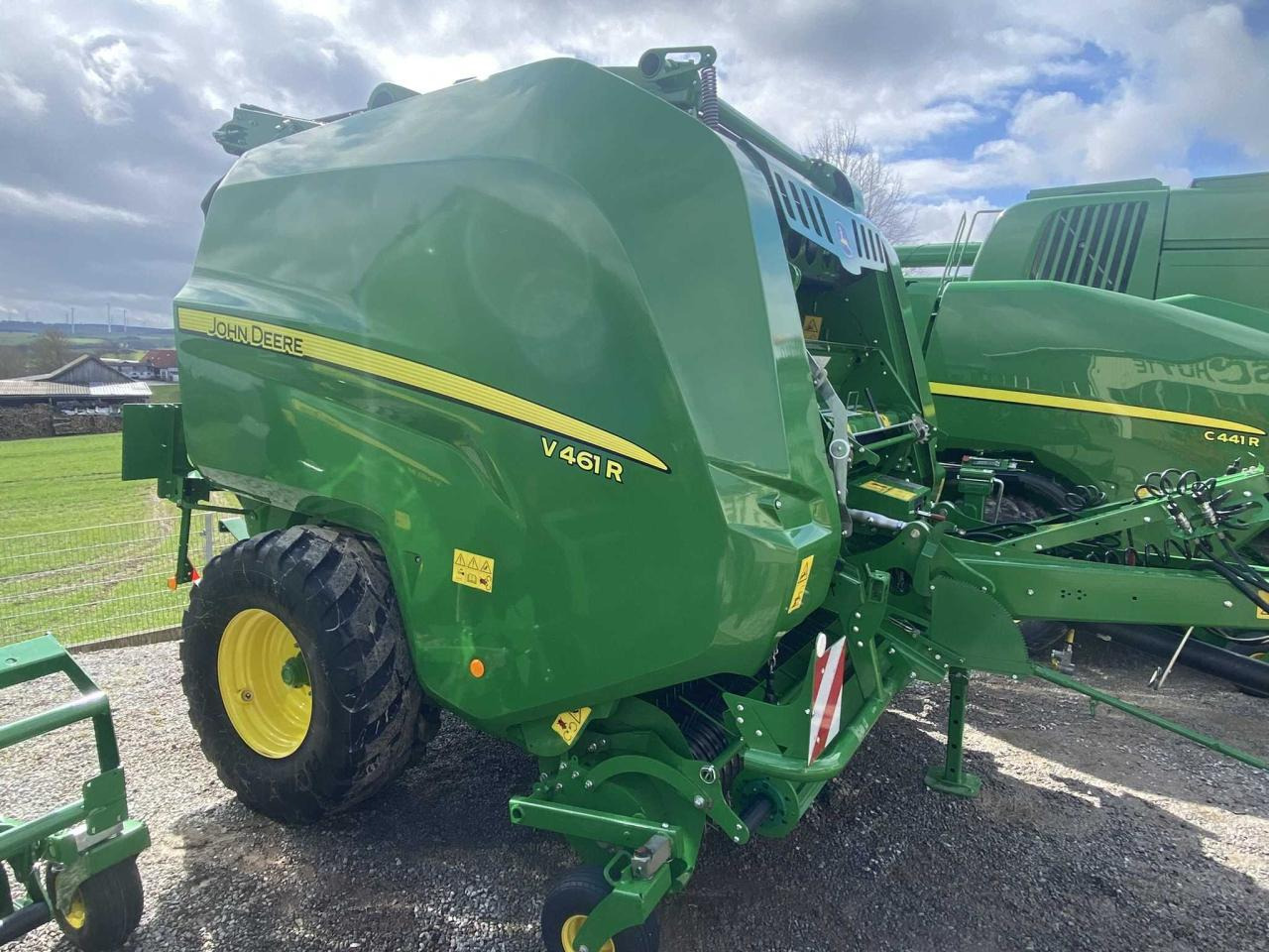John Deere V461 R - 671 Bunde - Round baler: picture 2 John Deere V461 R - 671 Bunde - Round baler: picture 2