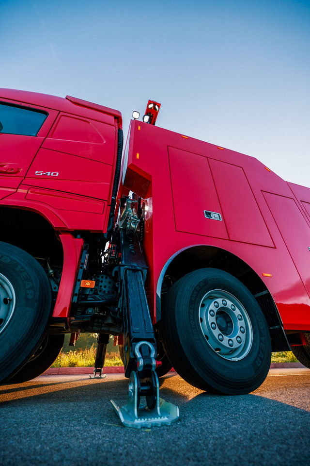 Tow truck Volvo FH NEW ER4120 5 winches T-REX Volvo FH 540 8x4 WB6,0 White or RED: picture 14