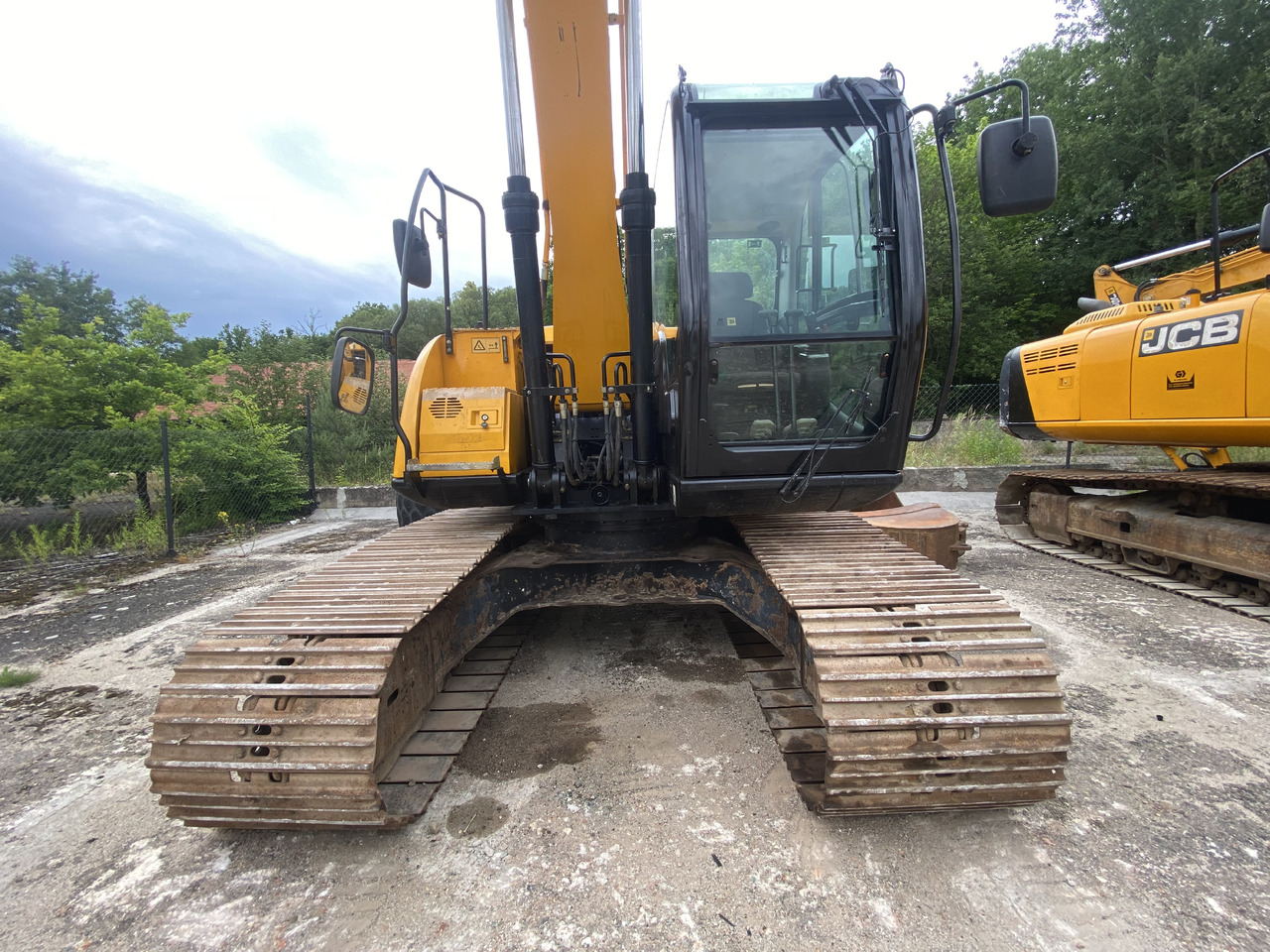 Crawler excavator JCB JS131: picture 27