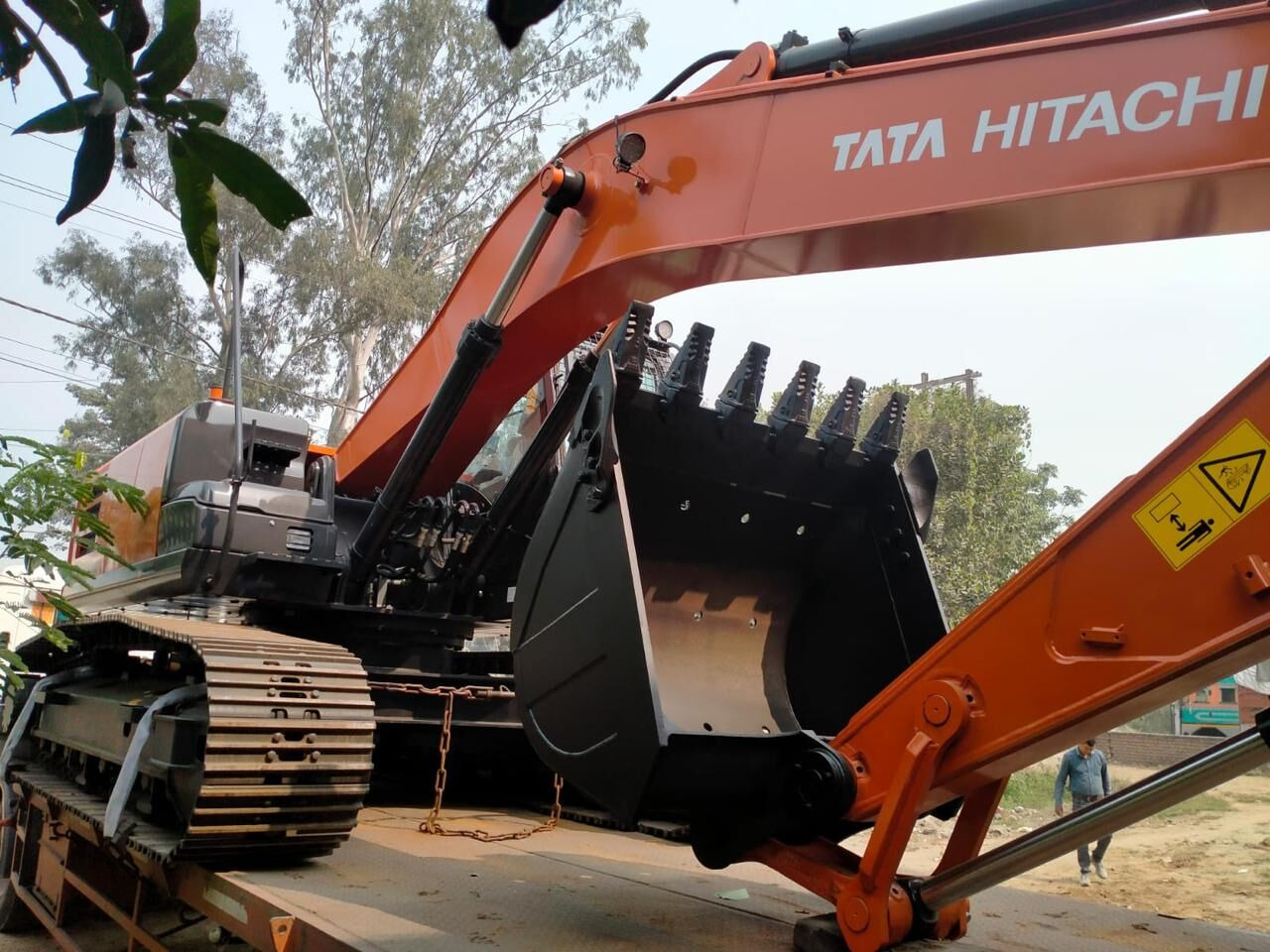 New Hitachi ZX220 LC tracked excavator - Crawler excavator: picture 3 New Hitachi ZX220 LC tracked excavator - Crawler excavator: picture 3