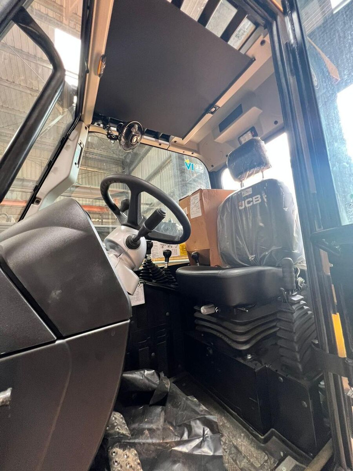 Leasing of  New JCB 530-110 telehandler New JCB 530-110 telehandler: picture 6