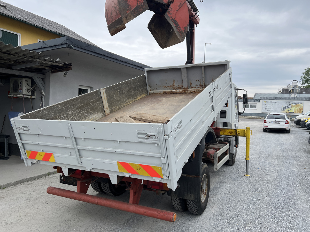 IVECO EUROCARGO 75E15 Kipper mit Kran - Tipper, Crane truck: picture 4 IVECO EUROCARGO 75E15 Kipper mit Kran - Tipper, Crane truck: picture 4