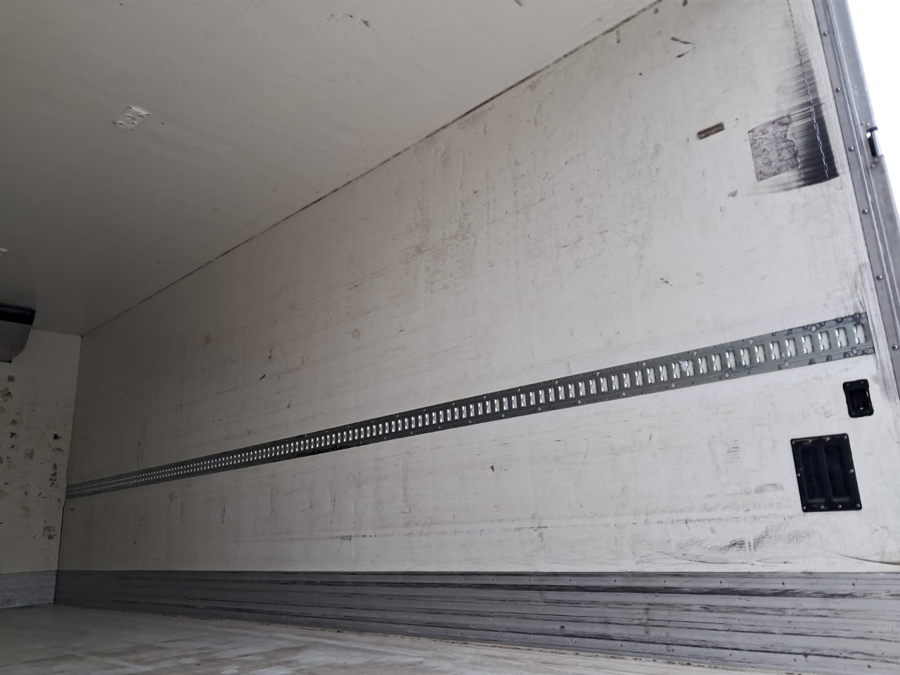 Refrigerator truck MERCEDES-BENZ Antos 1833 Kühlkoffer LBW | Standheizung | Euro 6: picture 15 Refrigerator truck MERCEDES-BENZ Antos 1833 Kühlkoffer LBW | Standheizung | Euro 6: picture 15