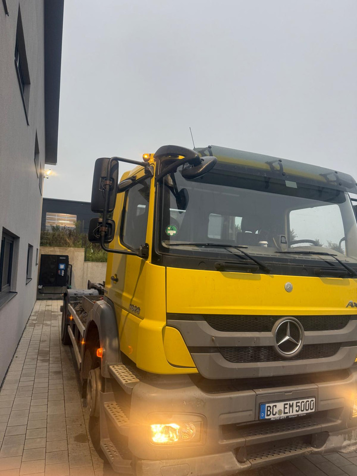 MERCEDES-BENZ AXOR 1829/ 18t Abroller TÜV/SP Neu - Hook lift truck: picture 3 MERCEDES-BENZ AXOR 1829/ 18t Abroller TÜV/SP Neu - Hook lift truck: picture 3