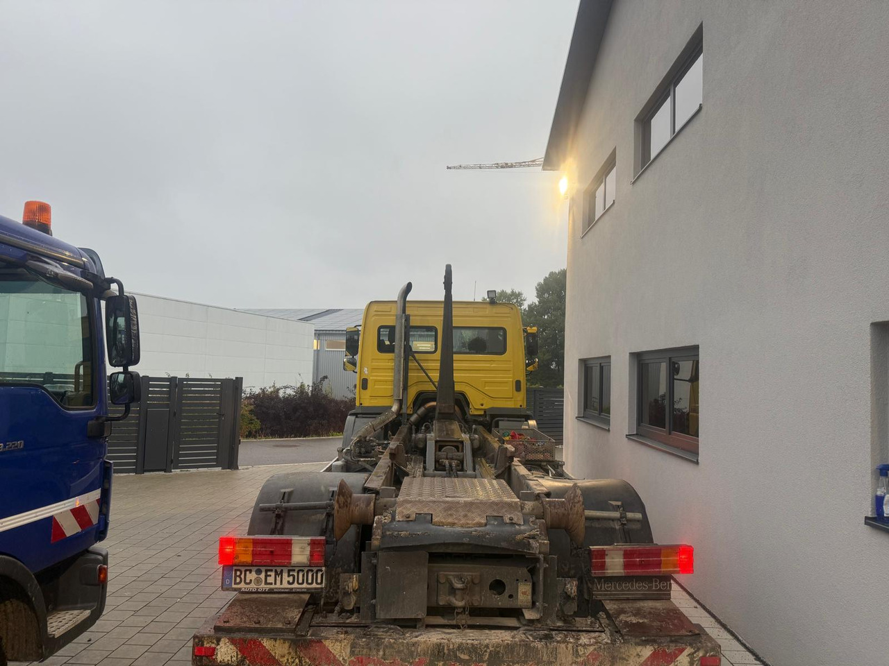MERCEDES-BENZ AXOR 1829/ 18t Abroller TÜV/SP Neu - Hook lift truck: picture 4 MERCEDES-BENZ AXOR 1829/ 18t Abroller TÜV/SP Neu - Hook lift truck: picture 4