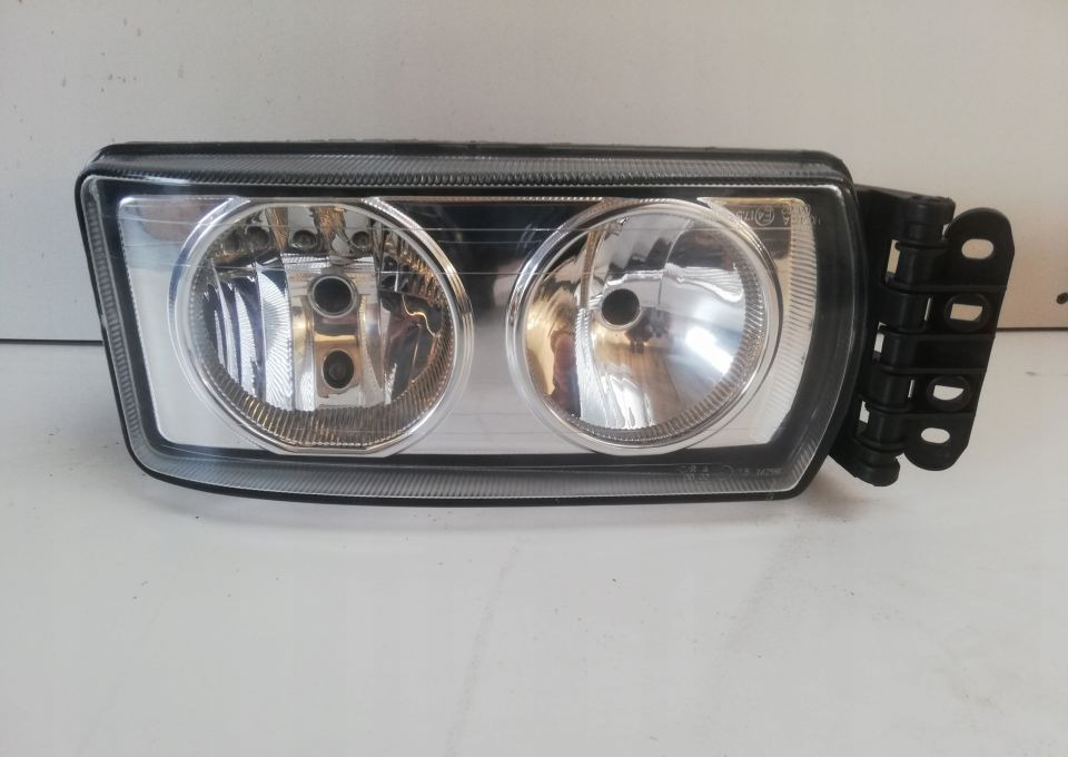 LAMPA IVECO EUROCARGO STRALIS NOWA LIFT RH - Headlight: picture 1 LAMPA IVECO EUROCARGO STRALIS NOWA LIFT RH - Headlight: picture 1
