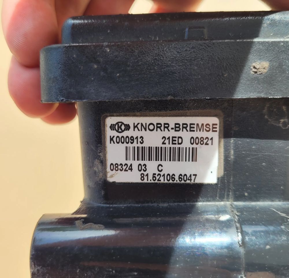 MODULATOR EBS MAN 81.52106.6047 - Brake parts for Truck: picture 2 MODULATOR EBS MAN 81.52106.6047 - Brake parts for Truck: picture 2