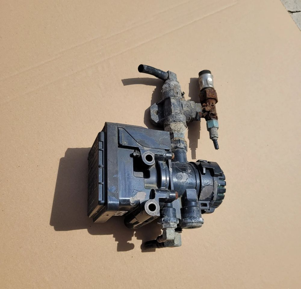 MODULATOR EBS MAN 81.52106.6047 - Brake parts for Truck: picture 1 MODULATOR EBS MAN 81.52106.6047 - Brake parts for Truck: picture 1