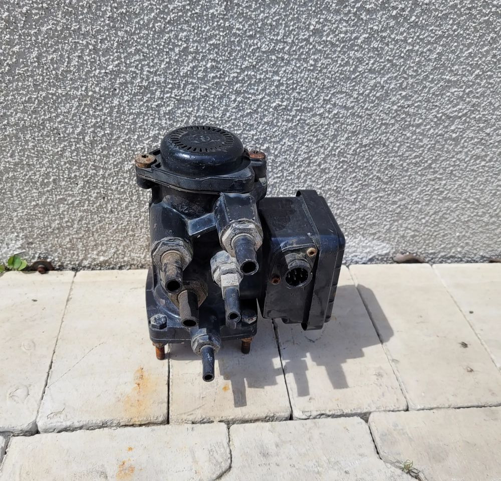 MODULATOR EBS MAN 81.52301.6212 - Brake parts for Truck: picture 2 MODULATOR EBS MAN 81.52301.6212 - Brake parts for Truck: picture 2