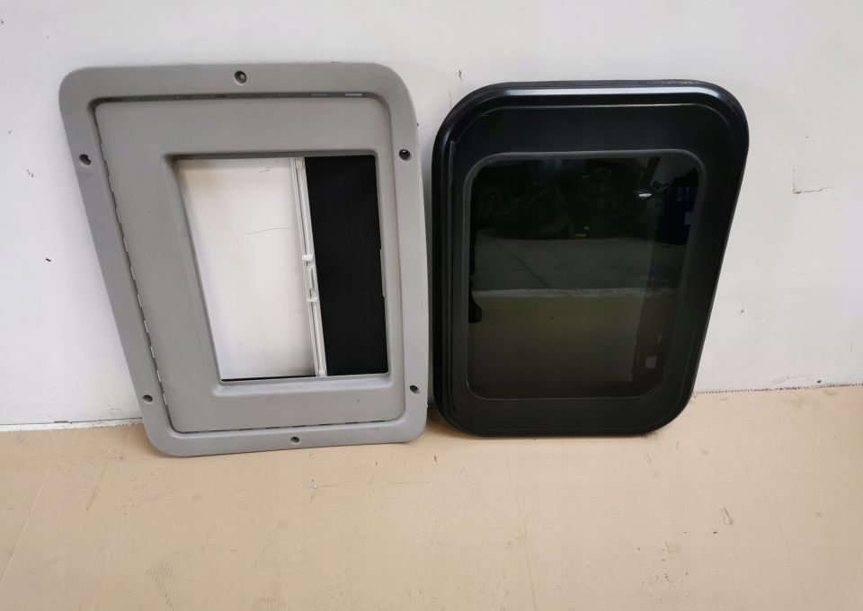 SZYBERDACH VOLVO FH 12 13 ORYGINAŁ 20379286 - Body and exterior for Truck: picture 1 SZYBERDACH VOLVO FH 12 13 ORYGINAŁ 20379286 - Body and exterior for Truck: picture 1