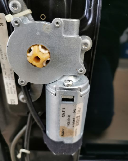 SZYBERDACH VOLVO FH 12 13 ORYGINAŁ 20379286 - Body and exterior for Truck: picture 4 SZYBERDACH VOLVO FH 12 13 ORYGINAŁ 20379286 - Body and exterior for Truck: picture 4