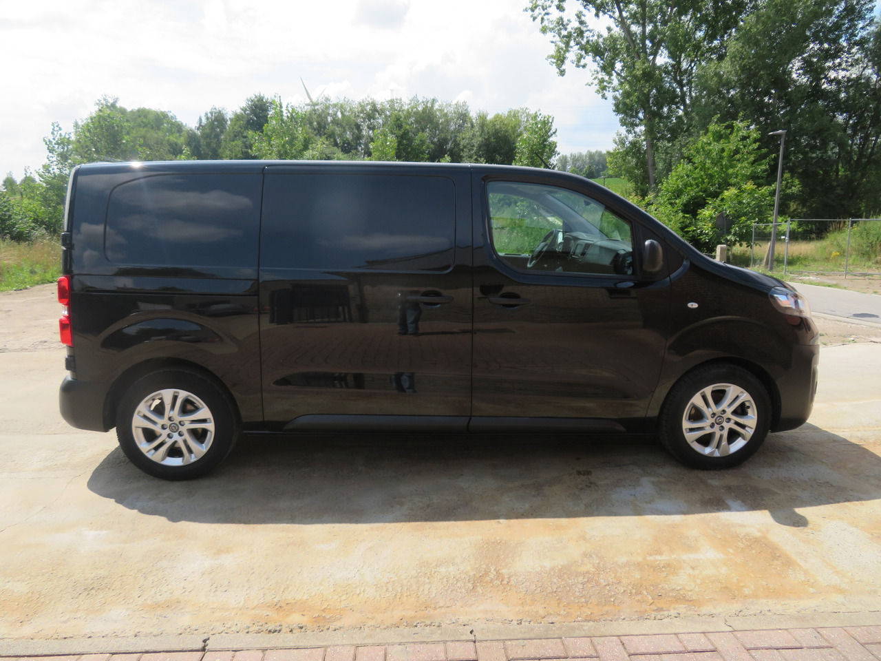 Leasing of OPEL Vivaro Edition 2.0 Turbo - L2H1 OPEL Vivaro Edition 2.0 Turbo - L2H1: picture 8