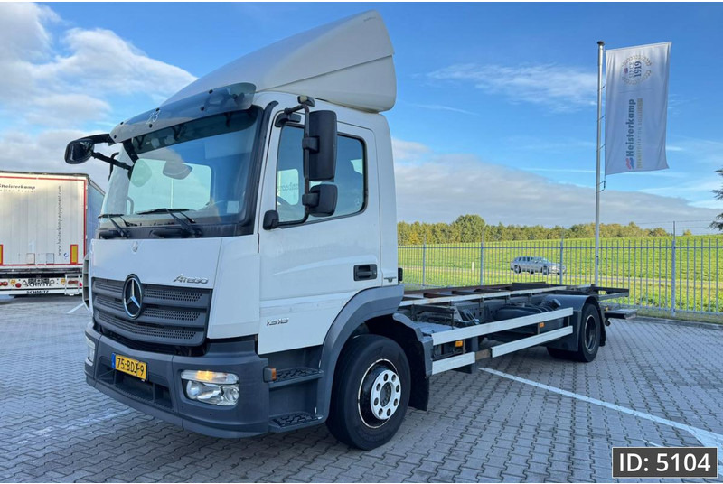 Mercedes-Benz Atego 1318 Day Cab, Euro 6, / BDF / DHOLLANDIA 2000KG - Container transporter/ Swap body truck: picture 1 Mercedes-Benz Atego 1318 Day Cab, Euro 6, / BDF / DHOLLANDIA 2000KG - Container transporter/ Swap body truck: picture 1