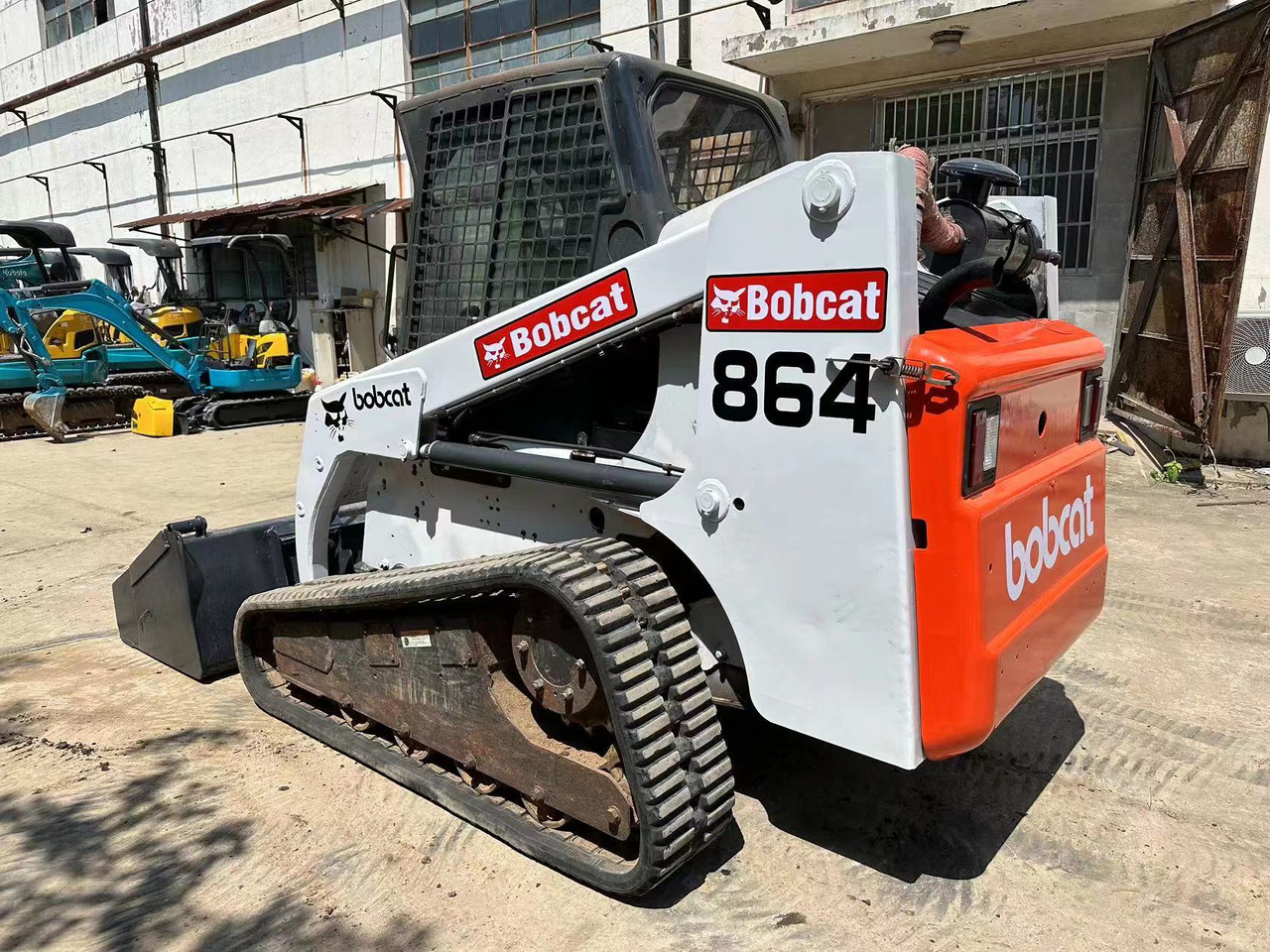 BOBCAT 864 - Skid steer loader: picture 1 BOBCAT 864 - Skid steer loader: picture 1