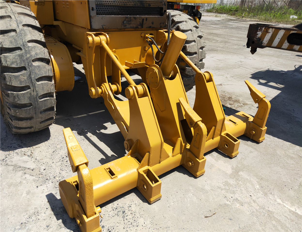 CATERPILLAR 140H CAT Grader Click Here for DIscount - Grader: picture 2 CATERPILLAR 140H CAT Grader Click Here for DIscount - Grader: picture 2