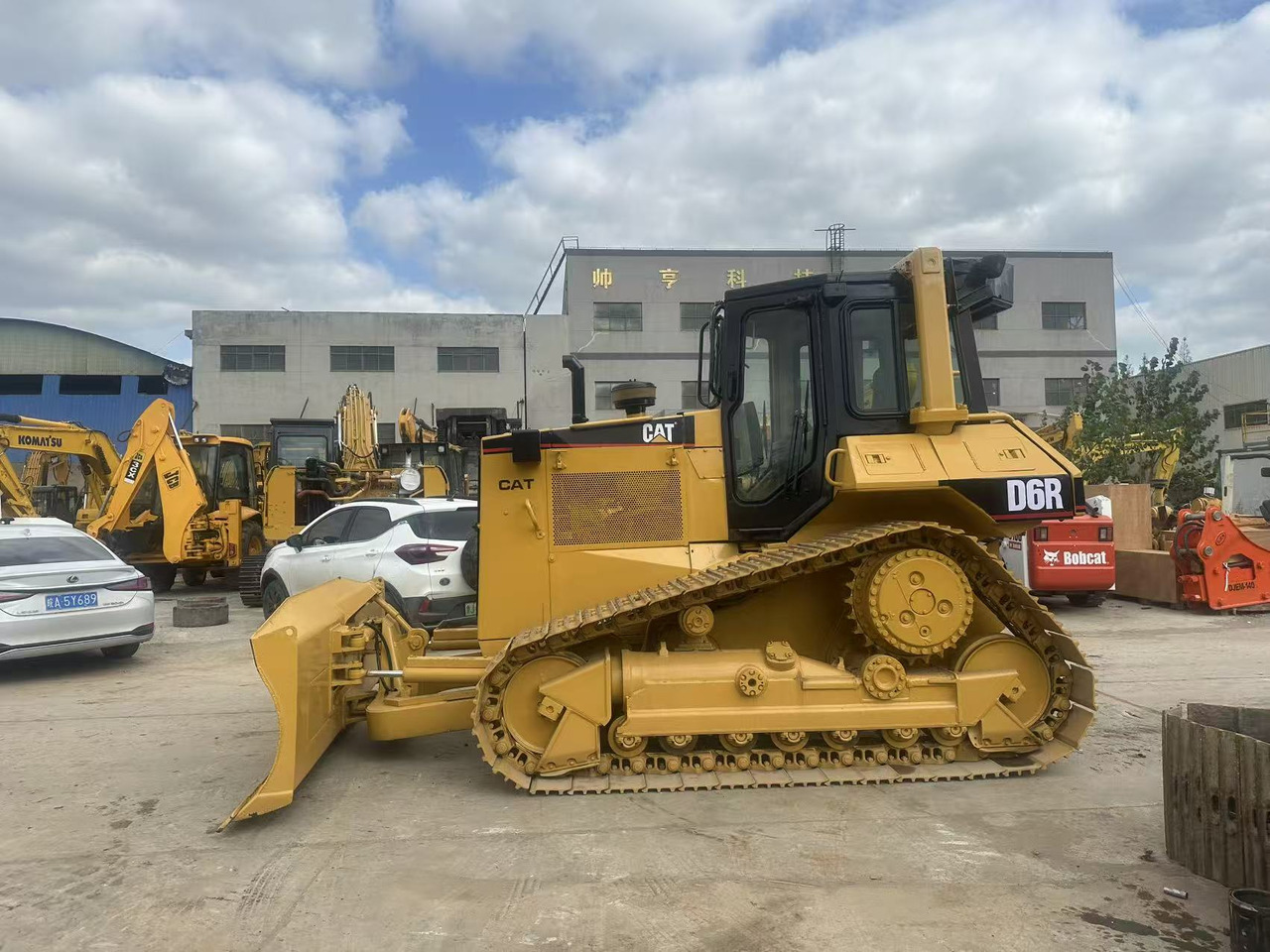 CATERPILLAR D6R Bulldozer Click forDiscount - Bulldozer: picture 2 CATERPILLAR D6R Bulldozer Click forDiscount - Bulldozer: picture 2