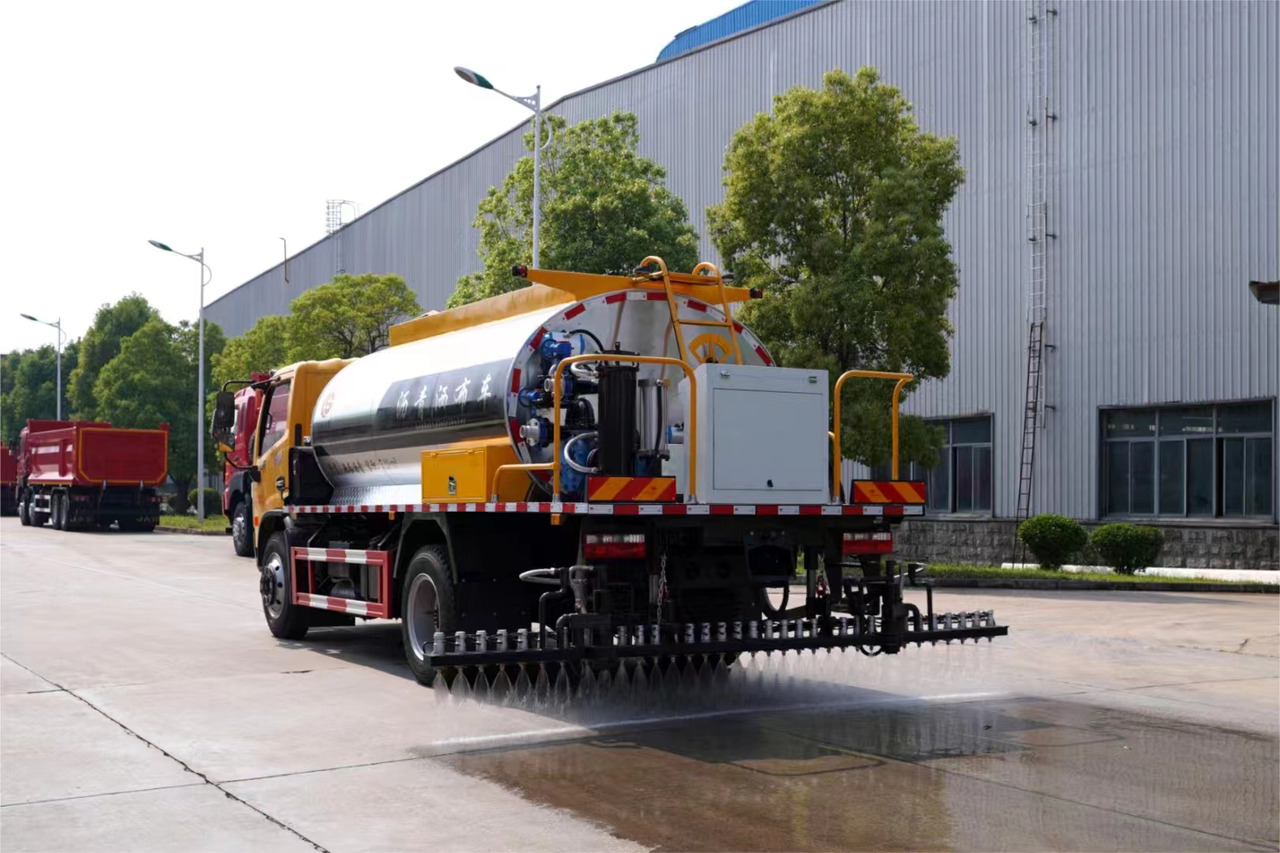 DONGFENG Asphalt Spreader - Asphalt distributor: picture 4 DONGFENG Asphalt Spreader - Asphalt distributor: picture 4