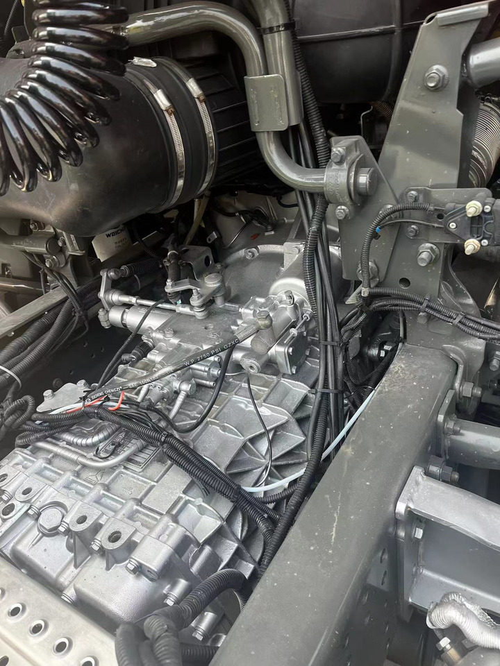 HOWO Truck Unit T7H 6*4 - Tipper: picture 5 HOWO Truck Unit T7H 6*4 - Tipper: picture 5