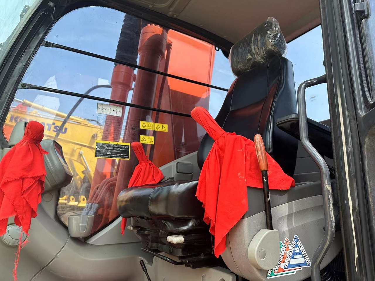 Hitachi ZX200 Excavator Click for Discount - Excavator: picture 2 Hitachi ZX200 Excavator Click for Discount - Excavator: picture 2