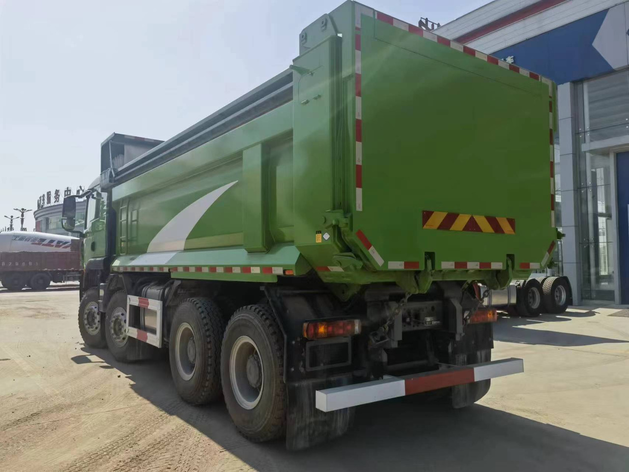 Howo Dump Truck TX 400HP Click for Discount - Curtainsider truck: picture 5 Howo Dump Truck TX 400HP Click for Discount - Curtainsider truck: picture 5