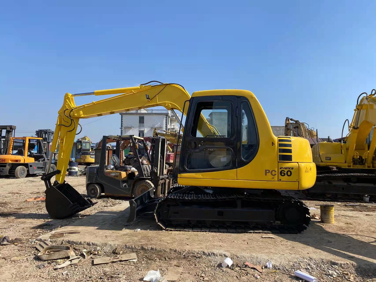 KOMATSU PC60-7 - Crawler excavator: picture 1 KOMATSU PC60-7 - Crawler excavator: picture 1