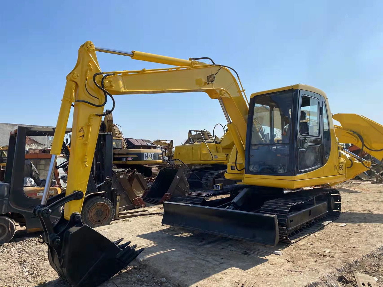 KOMATSU PC60-7 - Crawler excavator: picture 2 KOMATSU PC60-7 - Crawler excavator: picture 2