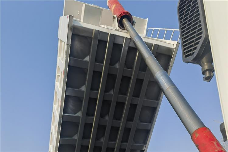 SINOTRUK Second Hand Howo 8X4 Tipper Truck Price for Sale In Ghana - Tipper: picture 4 SINOTRUK Second Hand Howo 8X4 Tipper Truck Price for Sale In Ghana - Tipper: picture 4